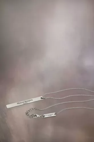 Colier cu pandantiv cu logo