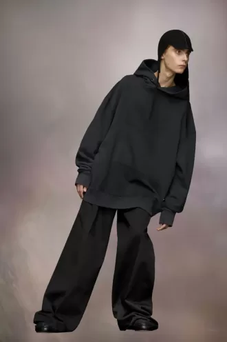 hanorac cu glug cu logo invers 2 330x496 - Hanorac cu glugă cu logo invers