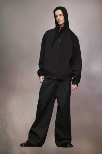 hanorac cu logo brodat 2 1 330x496 - Hanorac cu logo brodat