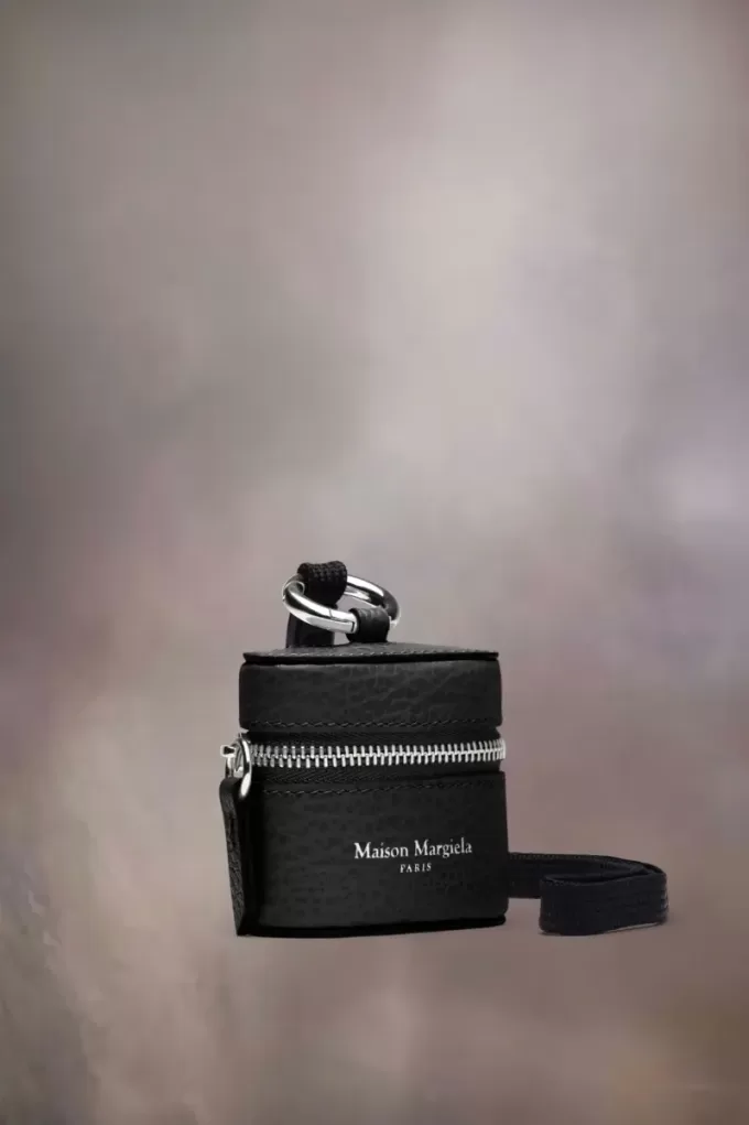 Husa AirPod Logo Maison Margiela Husa AirPod Logo Maison Margiela