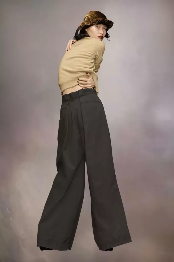 Pantaloni cu pliuri Maison Margiela Pantaloni cu pliuri Maison Margiela