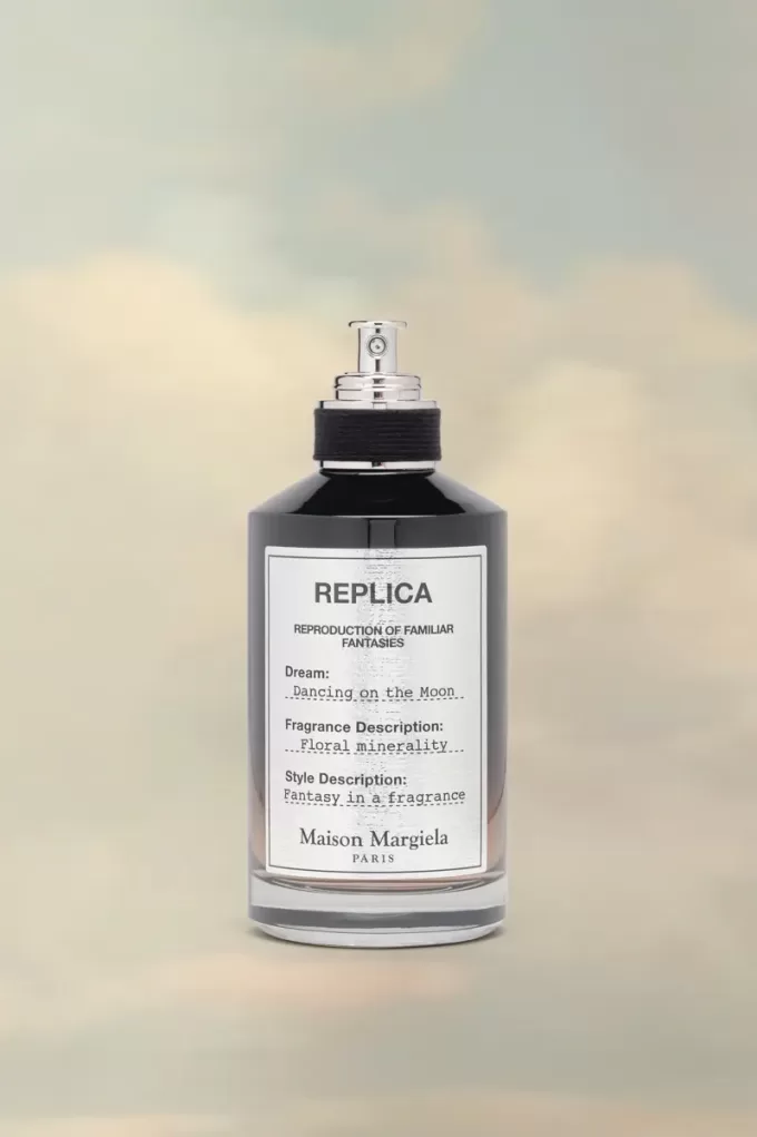 Replica apa de parfum Dancing on the Moon