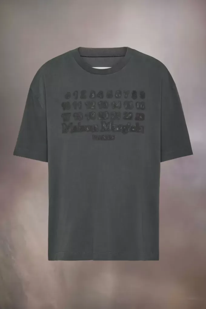 Tricou cu logo brodat Tricou cu logo brodat