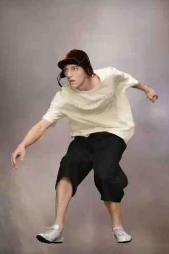 Tricou cu logo brodat