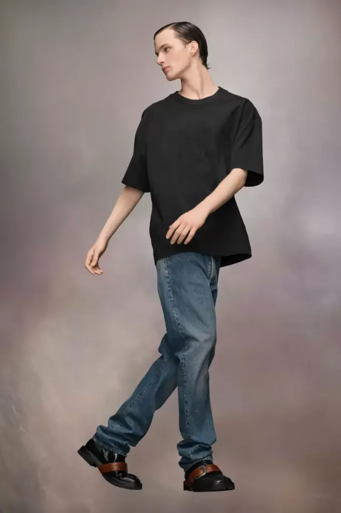 Tricou cu logo brodat Tricou cu logo brodat