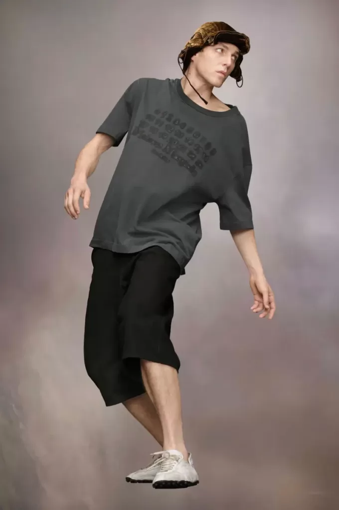 Tricou cu logo brodat Tricou cu logo brodat
