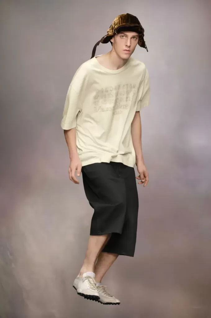 Tricou cu logo brodat Tricou cu logo brodat