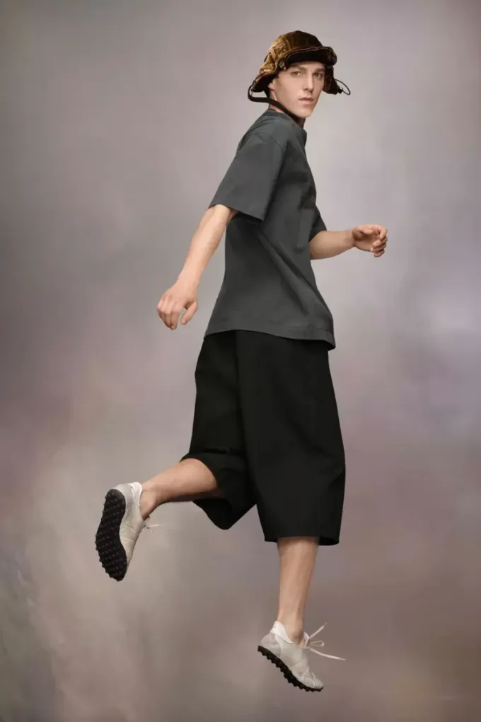 Tricou cu logo brodat Tricou cu logo brodat