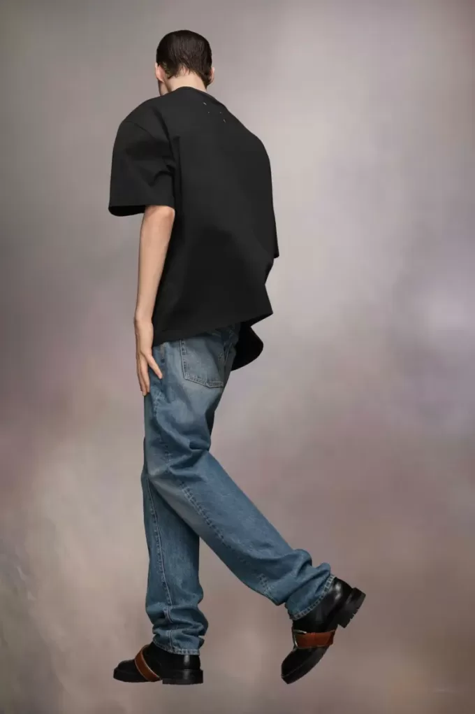 Tricou cu logo brodat Tricou cu logo brodat
