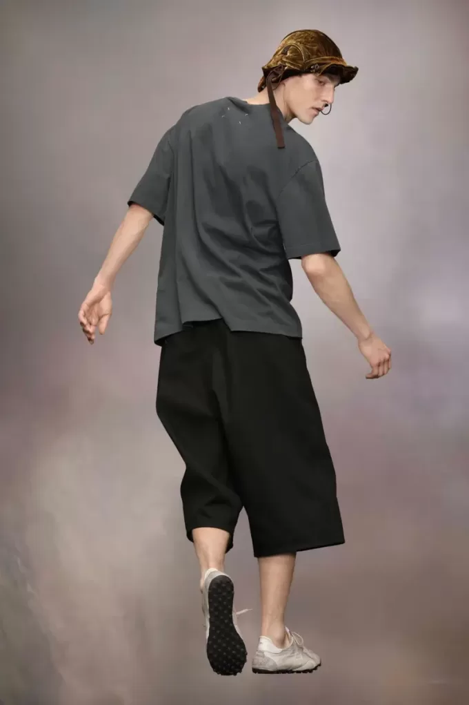 Tricou cu logo brodat Tricou cu logo brodat