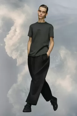 Tricou cu logo distorsionat