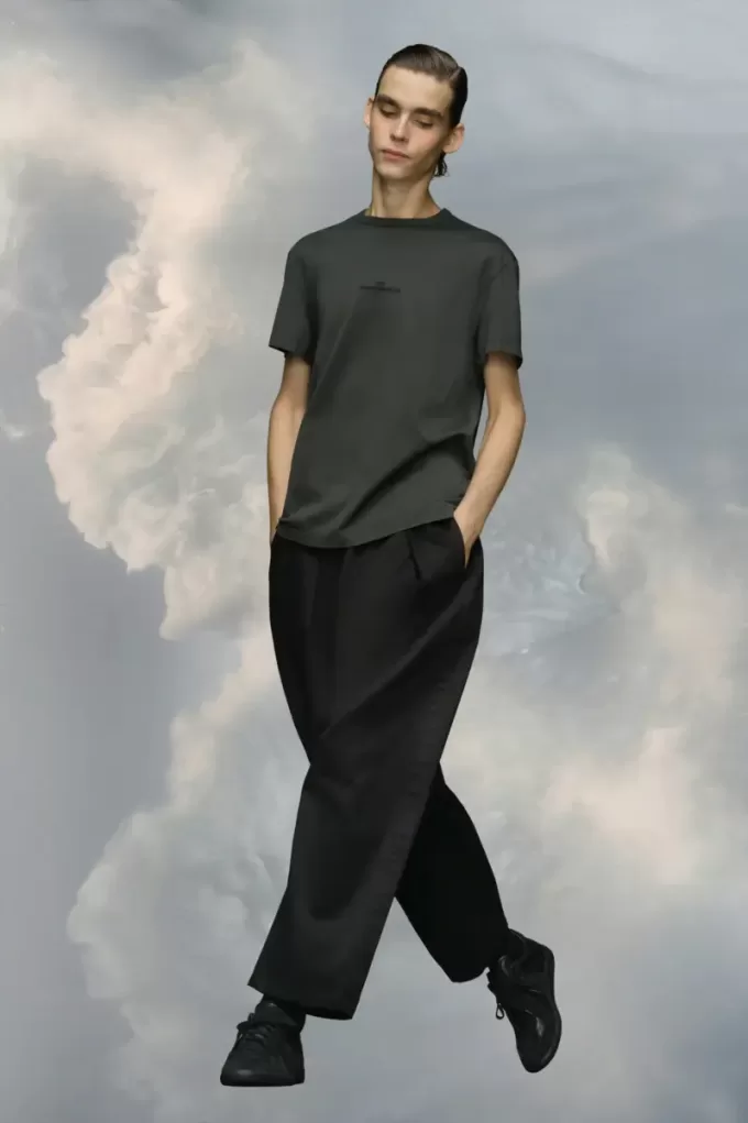 Tricou cu logo distorsionat