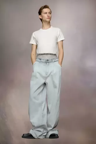 Tricou cu logo invers